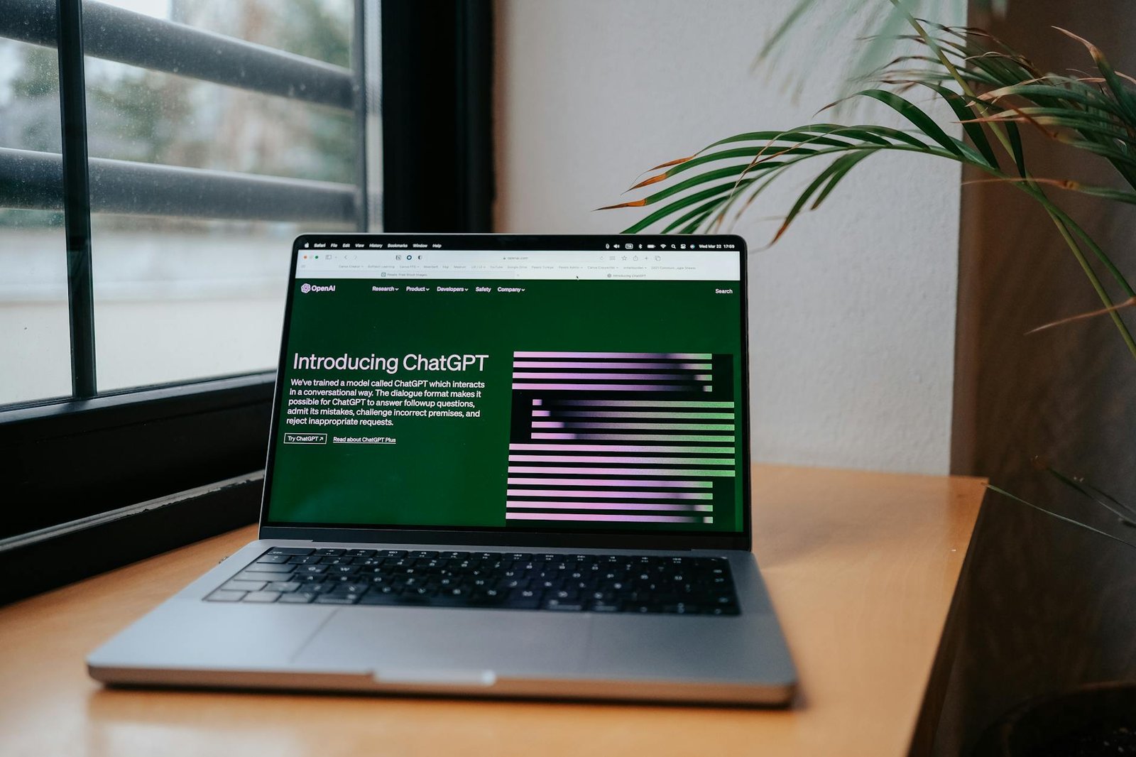 Agentes de IA para pymes automatizando tareas en ChatGPT desde un portátil