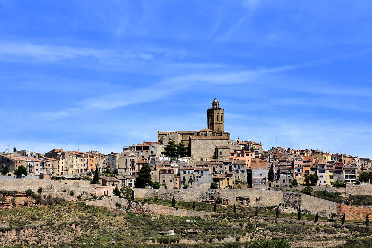 Diseño web en Cervera (Segarra) — foto del pueblo vía Wikimedia Commons
