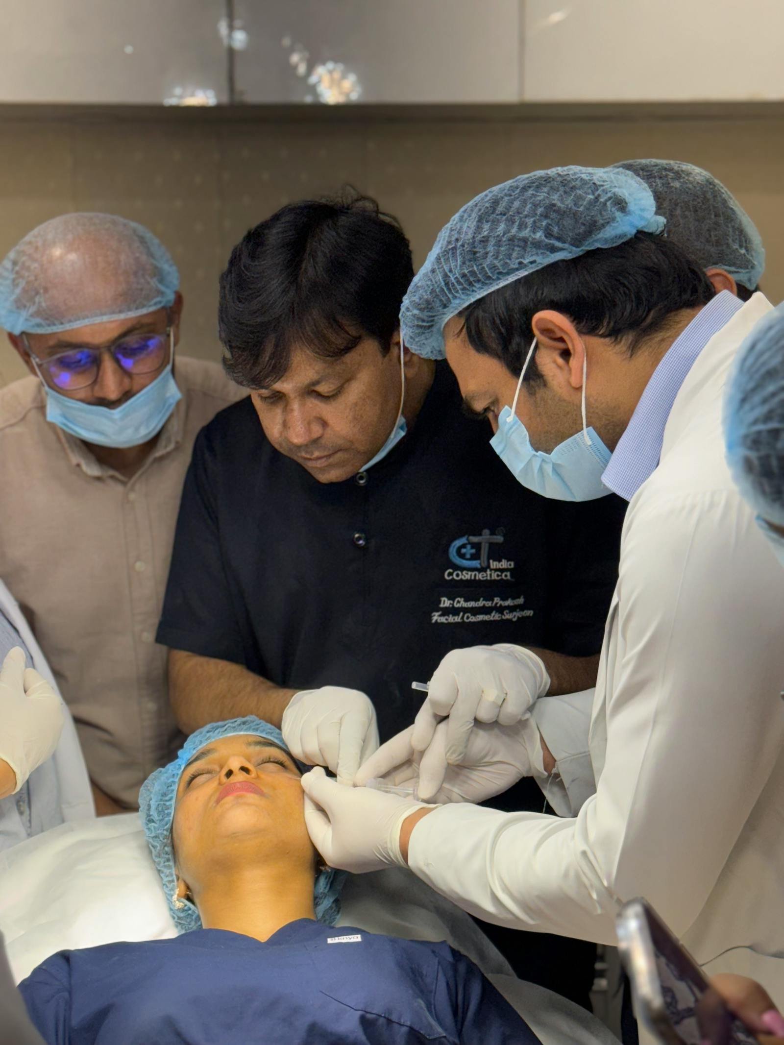 Recepción de un centro de estética con agenda de citas digital en una tablet