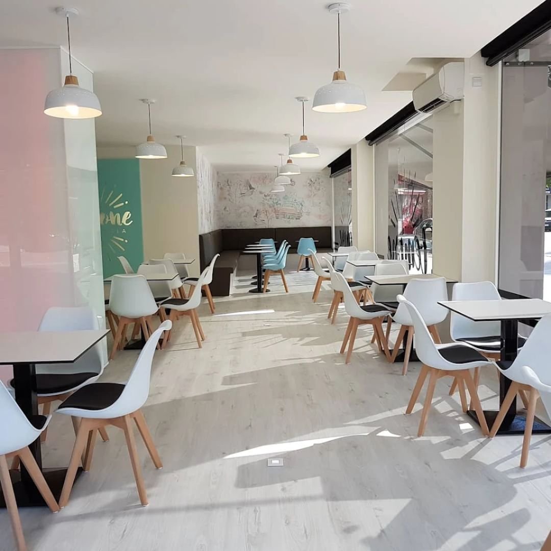 Mesas y sillas diseño minimalista